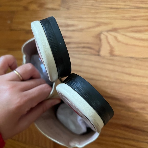 Gucci Cream Mules with Playful Strawberry Design - Picture 3 of 7